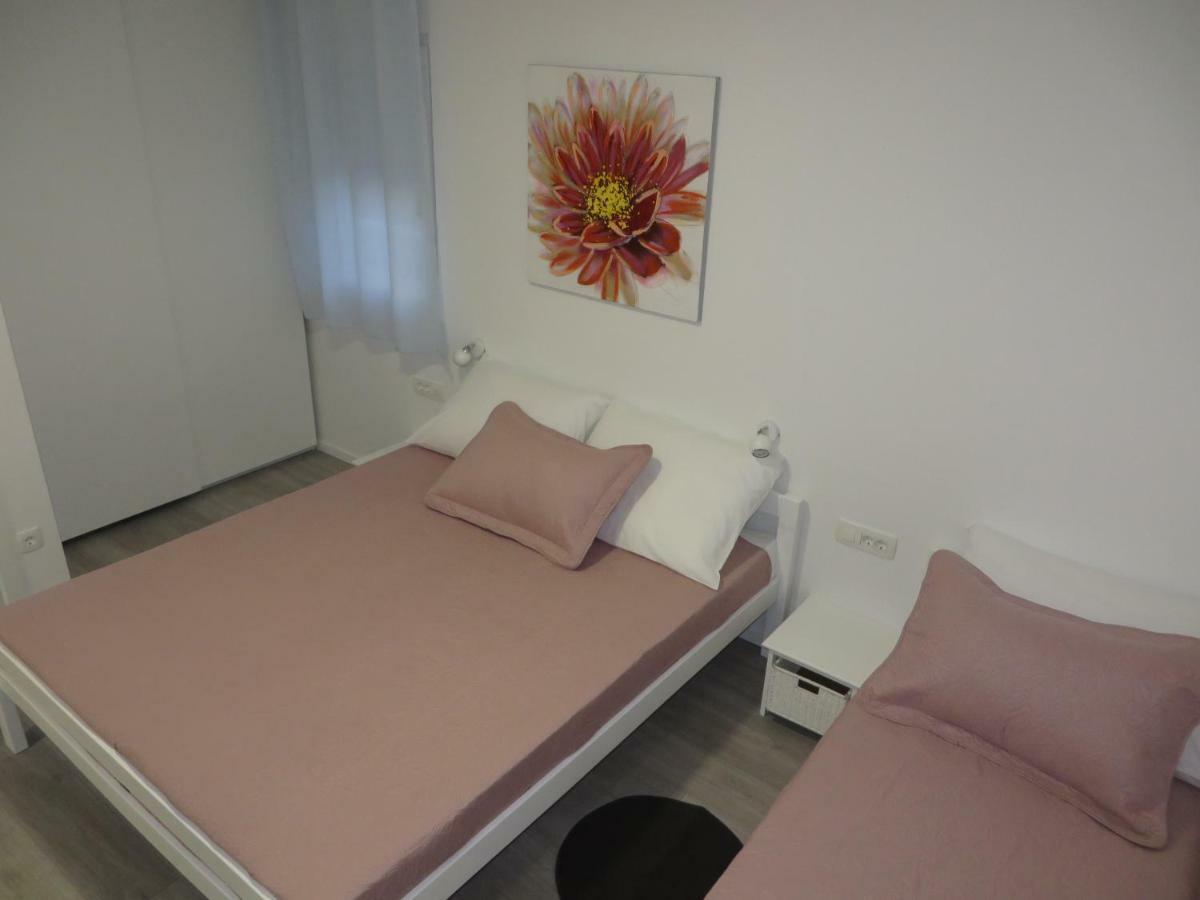 Apartmani Raos Dugi Rat Exterior foto